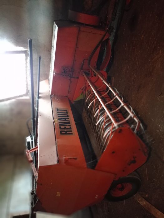 Prasa kostkującą Renault / Class DOMINAT