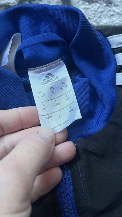 Стильна куртка вітровка Adidas на хлопчика 9-10 років