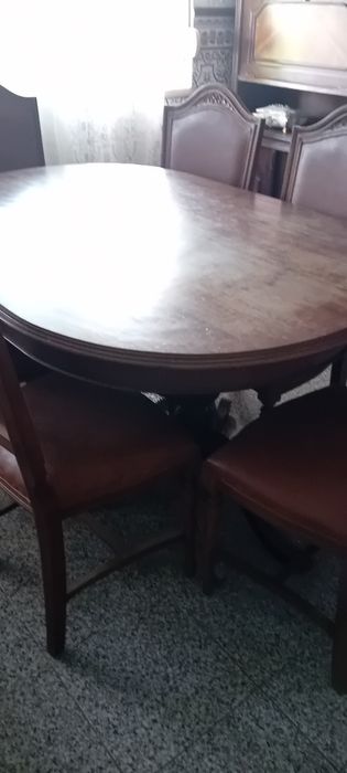 Mesa com 6 cadeiras