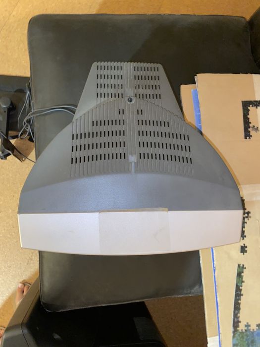 Televisão Sanyo antiga