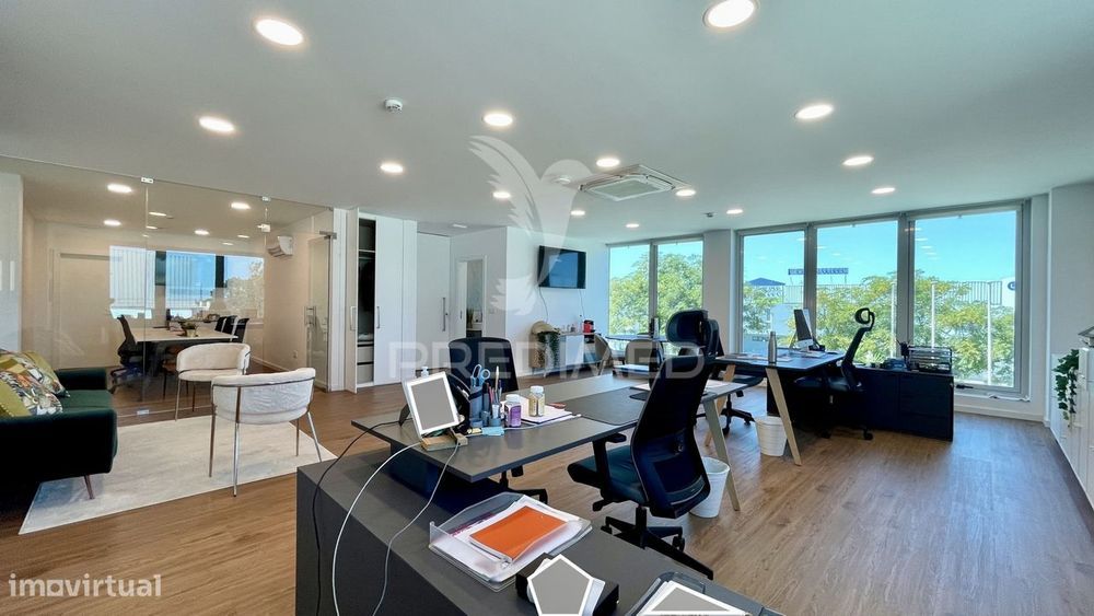 Armazém Premium com Escritórios Modernos | 1.000m² | Seixal