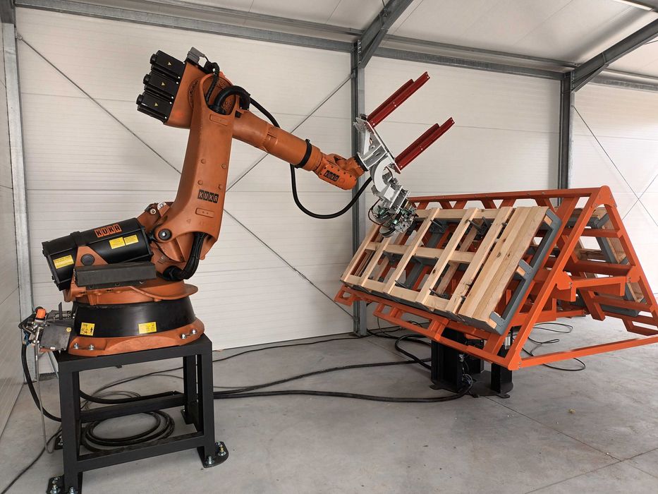 Robot Kuka. Spawanie. Układarka worków Zbijarka palet Sprzedaż Naprawa