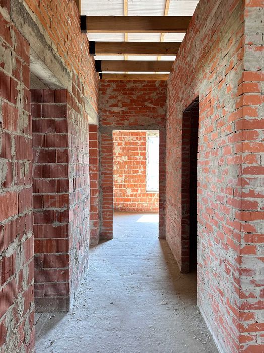 Сучасний будинок 150м² у Драгомирчанах простора ділянка, гараж, тераса