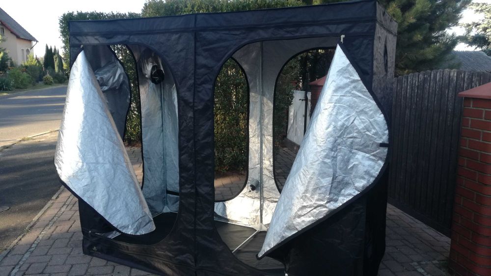 NAMIOT UPRAWOWY do uprawy roślin Dark Room DR240W