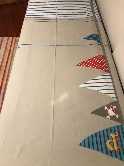 Capa edredão, lençol de baixo fronha e duas cortinas