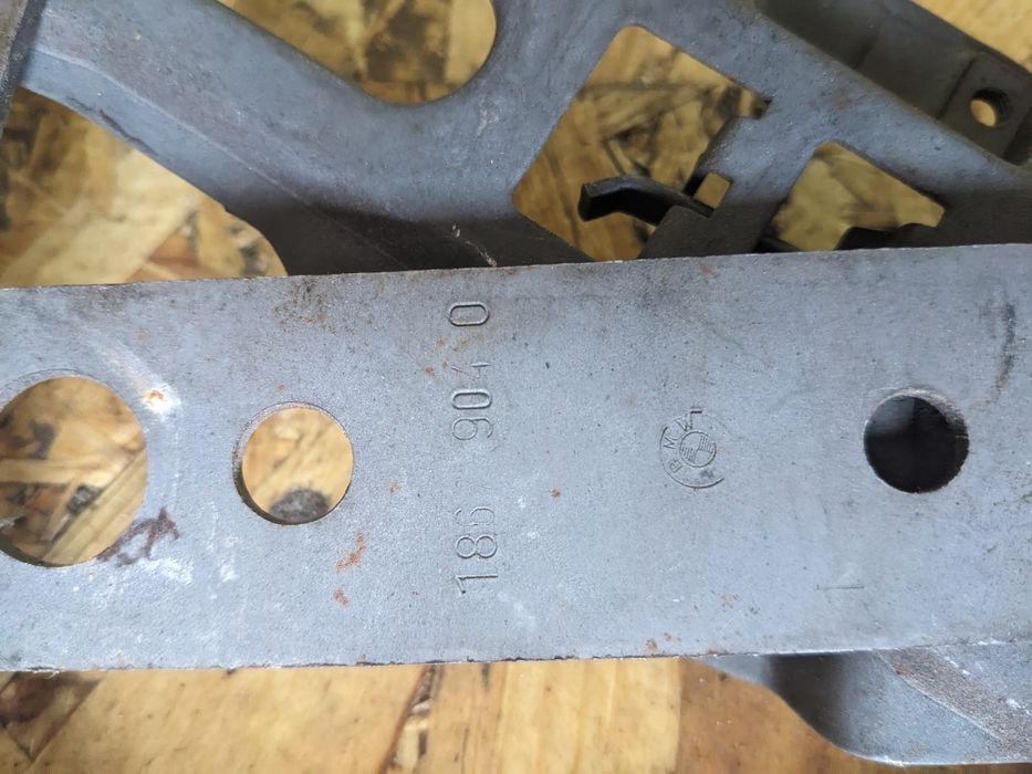 Продам оригинальные передние ручные стеклоподъёмники на  BMW e28