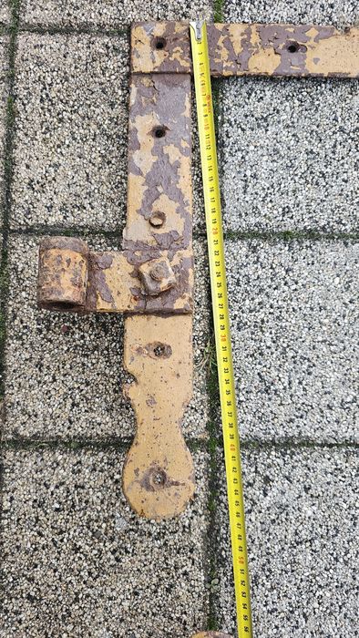 Stare okucia drzwiowe