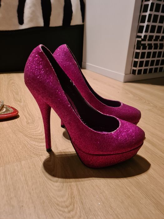 Sapatos salto alto