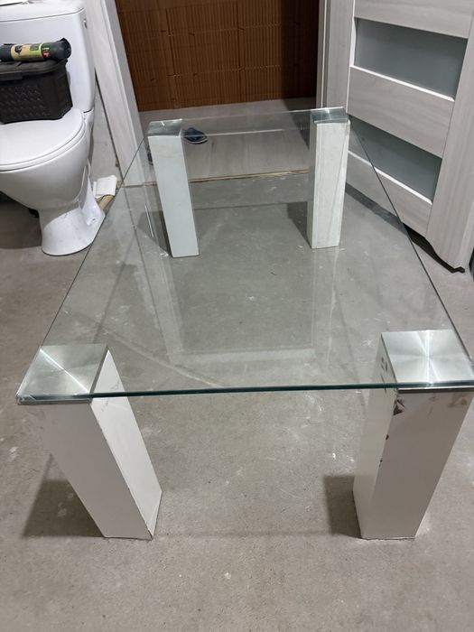 Szklana ława uzywana