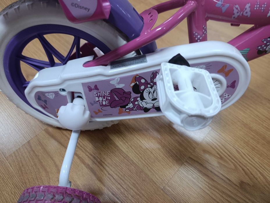 Bicicleta de menina quatro / seis  anos. Barby, como nova.