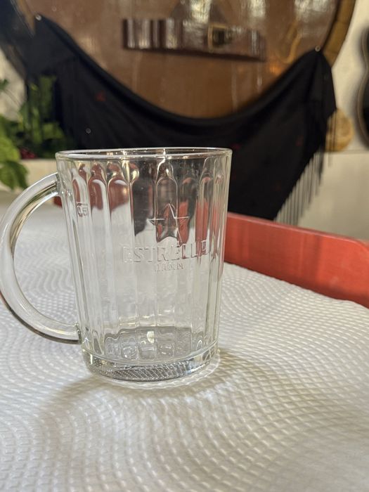 Caneca de cerveja Estrella Damm