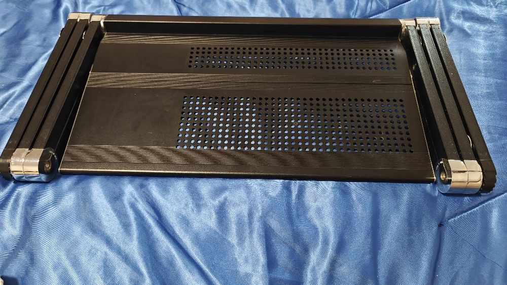 Mesa para portátil. Disponível