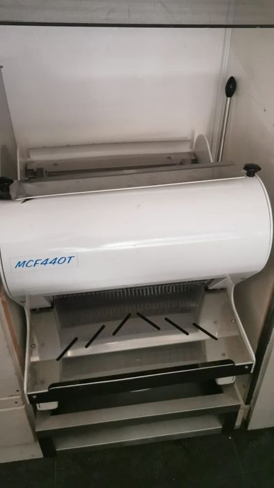 Máquina de cortar pão l