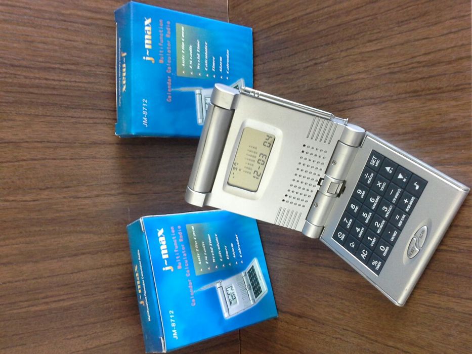 Настольные / дорожные Часы    Радио FМ   -  калькулятор  - календарь