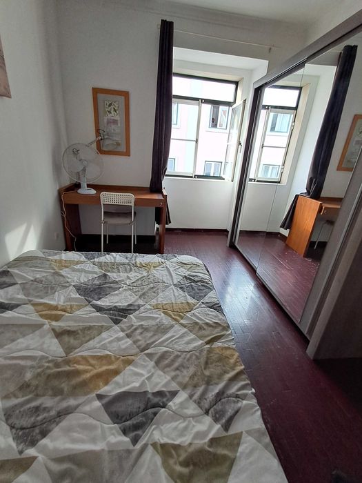 Quartos CASAL num T3 na GRAÇA. Lisboa. Entrada imediata.