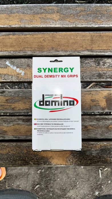 Продам грипсы domino