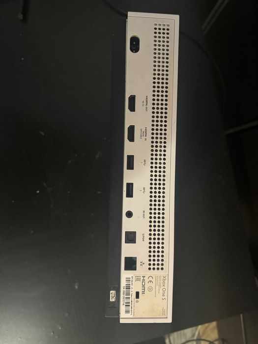 Xbox One S 1tb Sama konsola z kablem