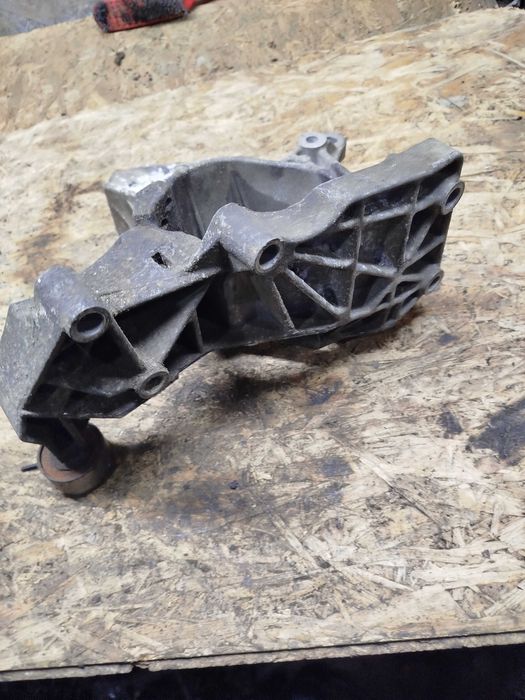 Кронштейн генератора Рено 7700113574 Renault Megane, Scenic 1.9 dci