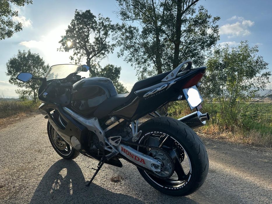 Honda cbr  600 f4