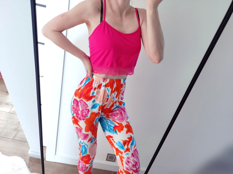 Komplet legginsy kwiaty wysoki stan plus top