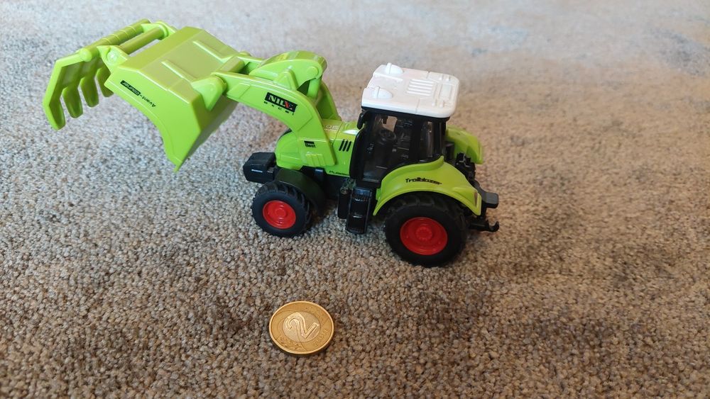 Mały traktor z napędem