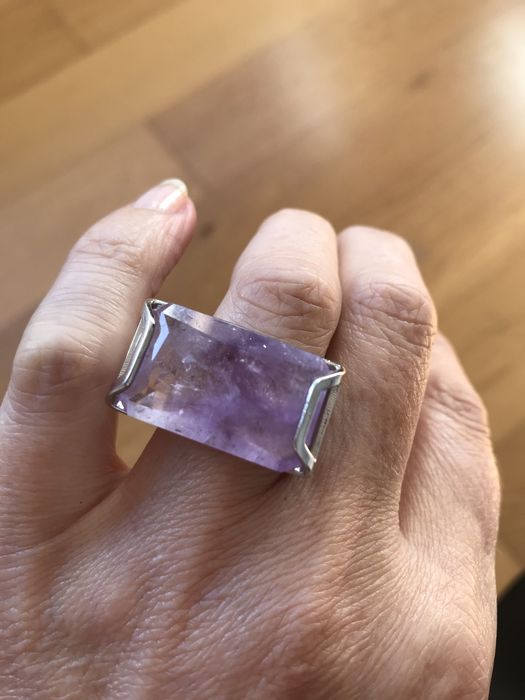 Anéis de aço e pedras