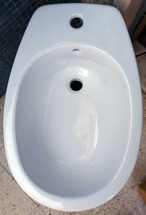 Bidé da marca Sanitana, modelo Munique na cor branco, novo a estrear