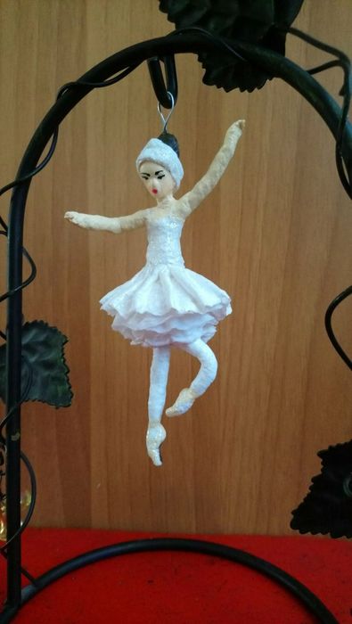 Елочная игрушка Девочка балерина, папье маше