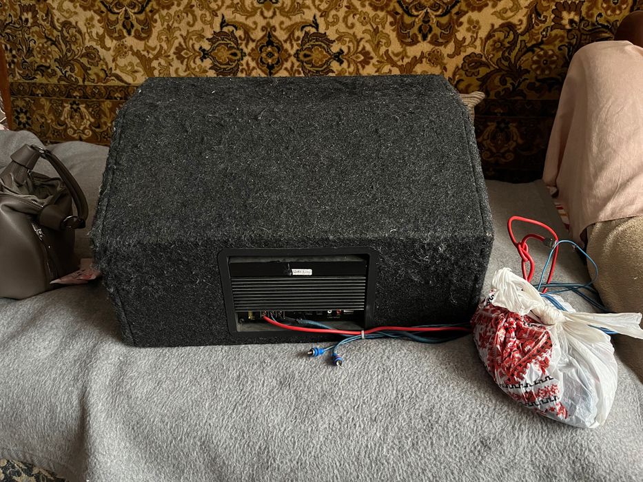 Продам сабвуфер Kicx.
