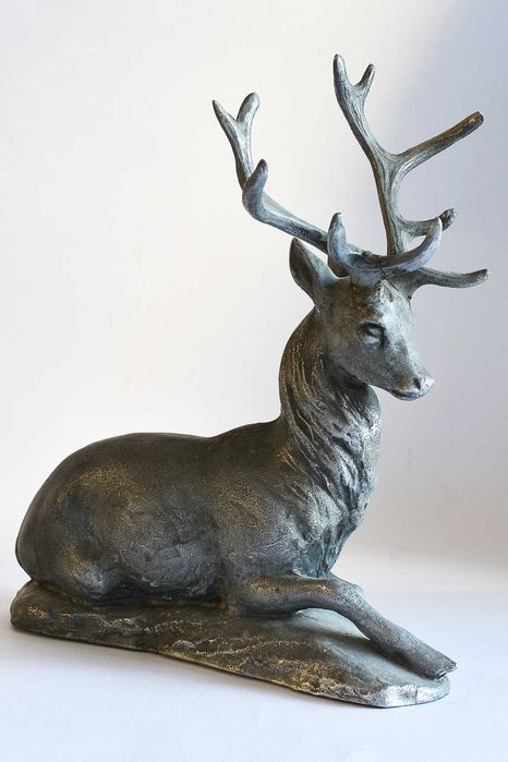 Продаю статуэтку оленя.