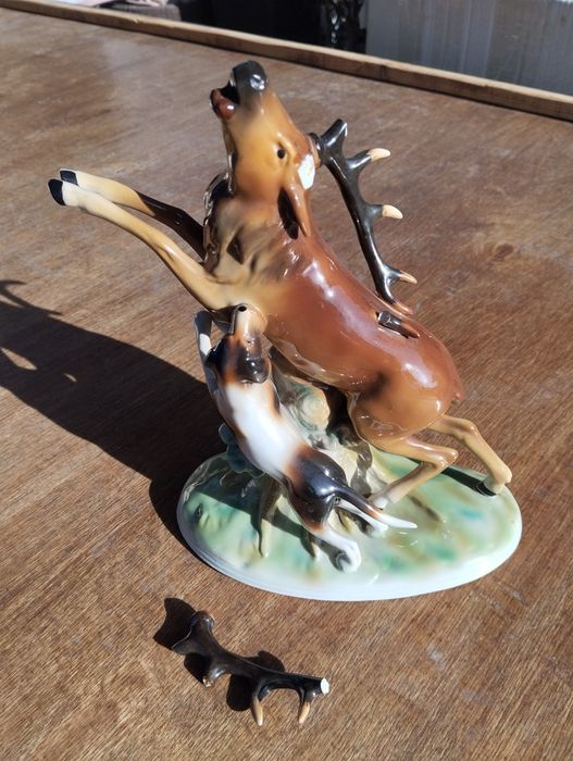 Дві статуетки під реставрацію