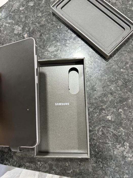 Samsung Galaxy S25 — NOVO 550€