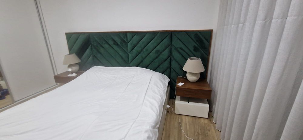 Cama de casal con cabeceira