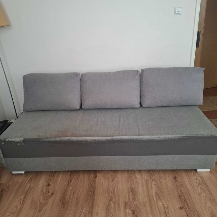 Kanapa rozkładana z funkcją spania.