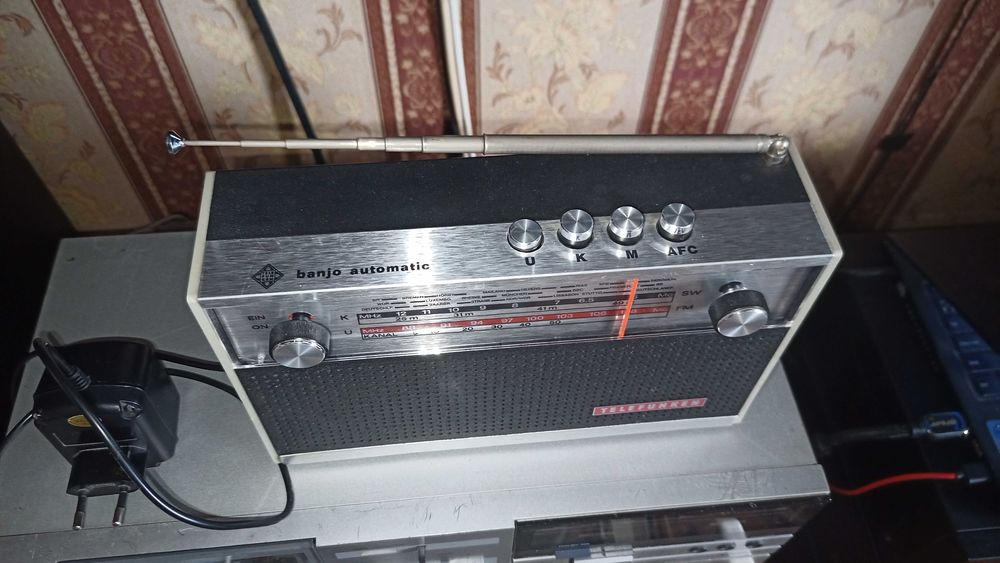 Радіоприймач TELEFUNKEN banjo automatic