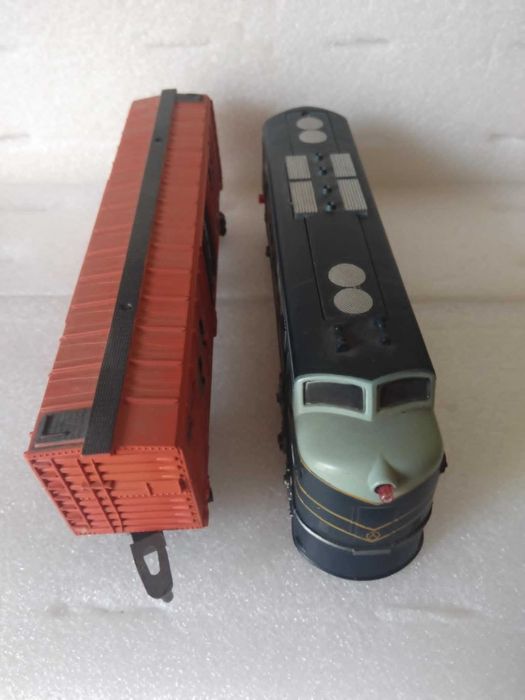 Comboio Mais Carruagem Miniatura.