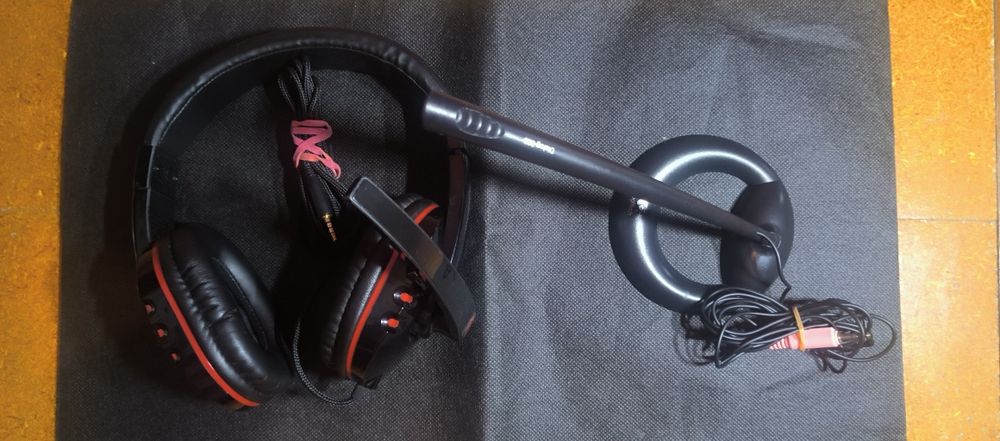 Słuchawki Genesis oraz mikrofon Logitech