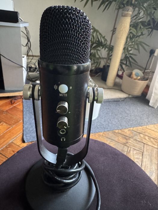 Microfone USB Condensador para Streaming e Podcasts (com Mute)