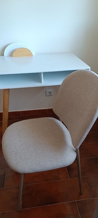 Cadeira Estofada Bege Estilo Nórdico