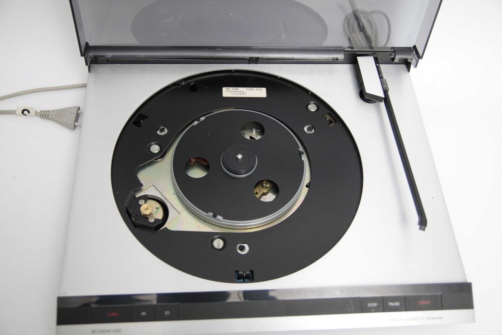 Dwa gramofony Bang&Olufsen 2200 i 2202