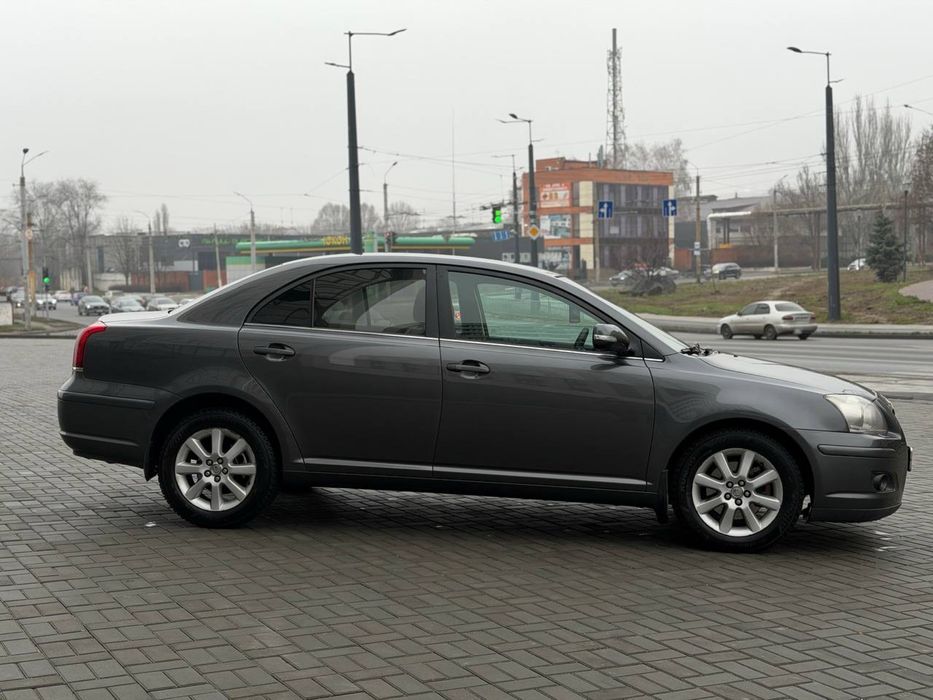 Toyota avensis 2008 рейстайлінг