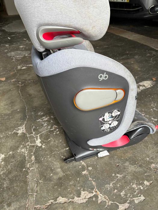 Cadeira GB Everna-Fix  Isofix dos 9 meses às 12 anos.