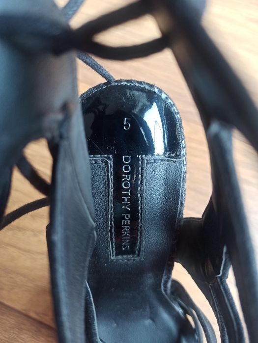 Czarne szpilki sandaly