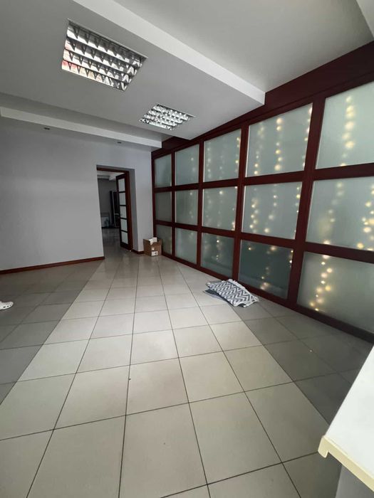 Окремий кабінет 16м2 в комерційному приміщенні по вул. Лялі Ратушної