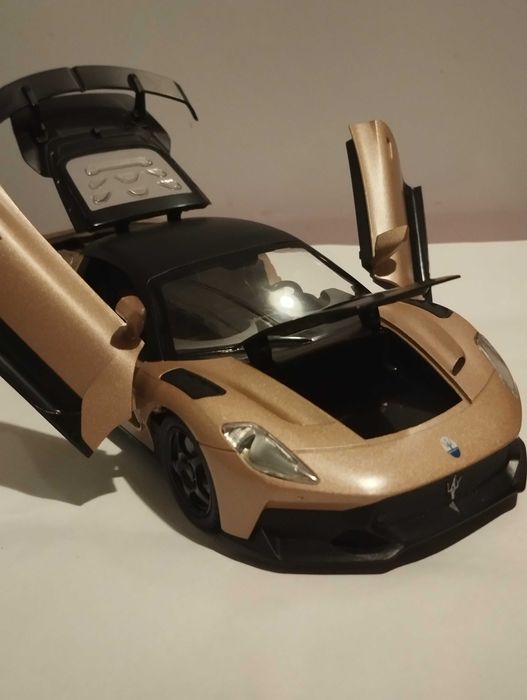 Модель спорткар Maserati GT2.1/24