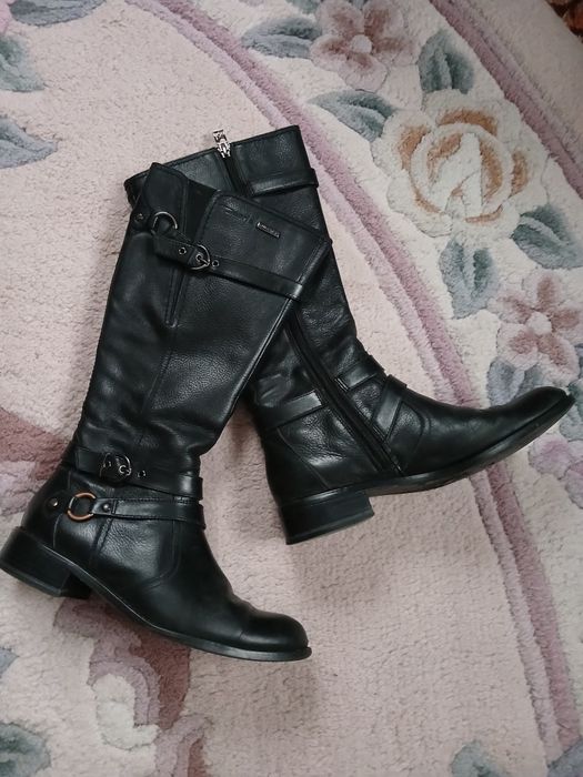 Подарю! Кожаные сапоги сапожки Tamaris р.37