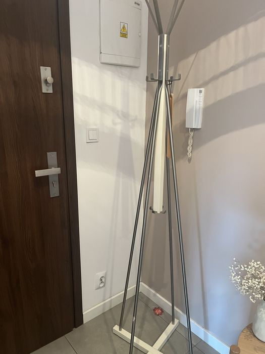 Sprzedam wieszkak stojacy Ikea