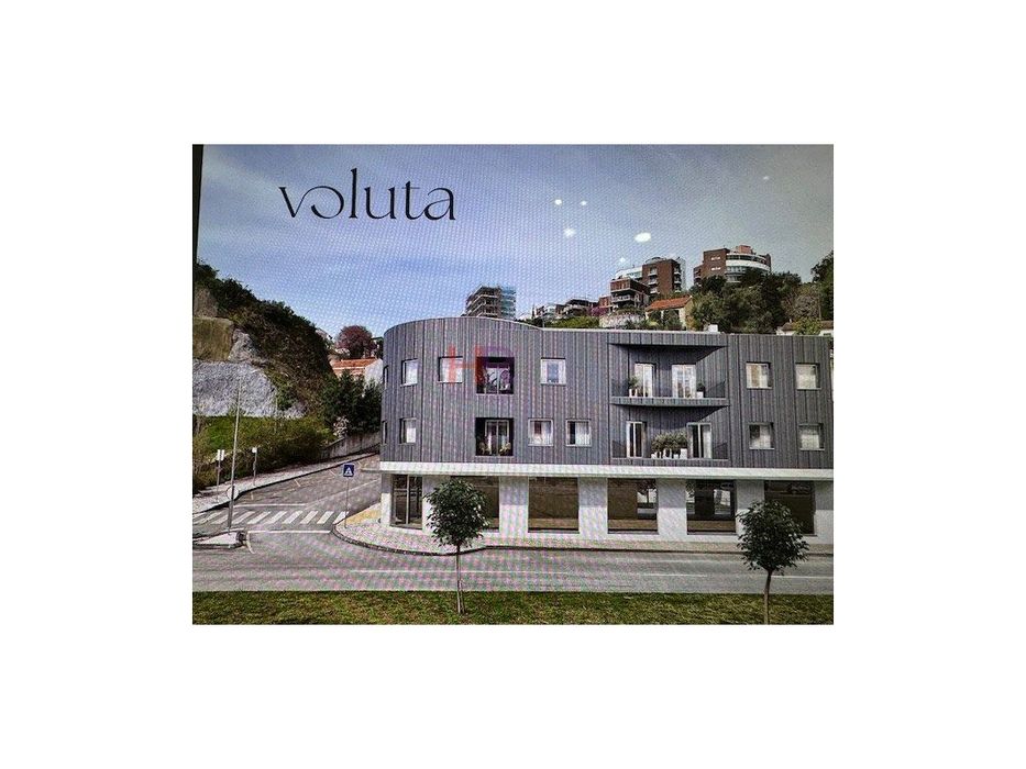 Coimbra Vende-se T2 com dois wc´s, closet e lugar de estacionamento.