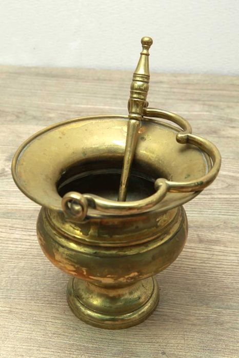 Antiga Caldeirinha Religiosa com Hissope (Aspersório) em Latão