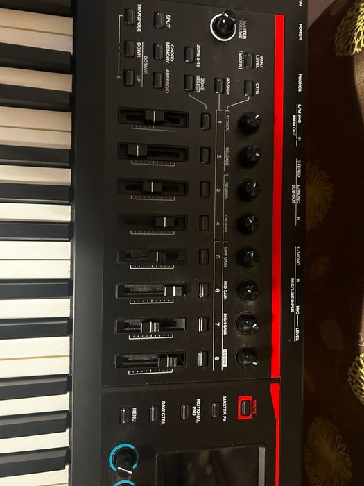 Piano/Sintetizador Roland FANTOM-08 com 88 Teclas Pesadas